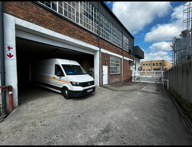 400M² WAREHOUSE TO LET IN WYNBERG
